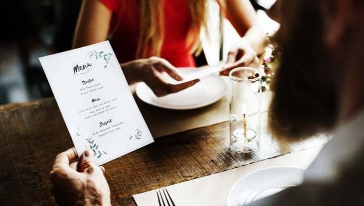 Caro prezzi al ristorante, il mistero del coperto: nel Salento può arrivare a 5 euro a persona ma non ha più motivo per esistere