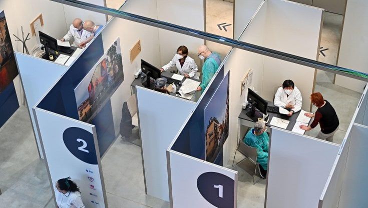 Vaccini, sabato un open night per mille giovani dai 18 ai 28 anni all'hub di Reale Mutua a Torino