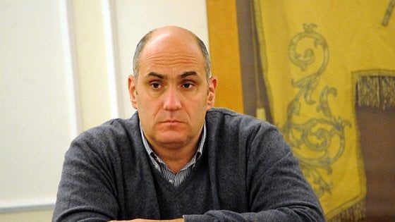 Crisi politica a Ischia, il sindaco si dimette