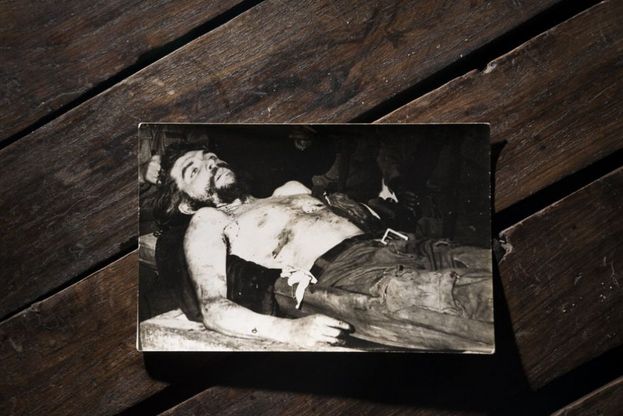 Che Guevara: ritrovate foto inedite del suo cadavere