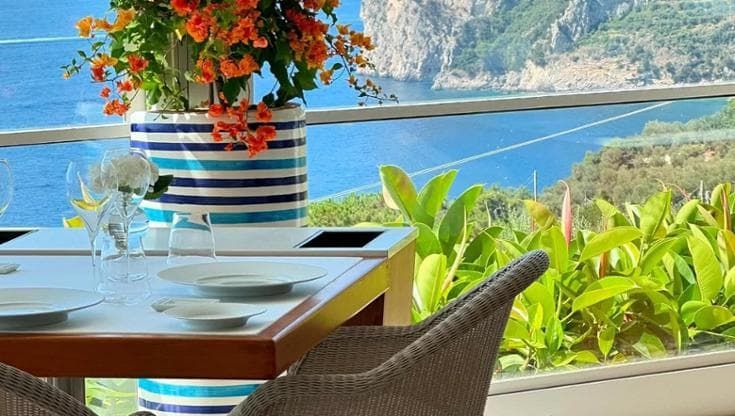 Sigilli a “I quattro passi”, unico ristorante tristellato campano. “Anni di abusi in zona vincolata”