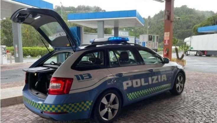 Polignano, 89enne contromano sulla statale 16: tragedia sventata dalla polizia stradale
