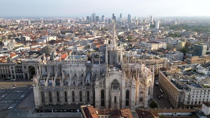 Sono 118 mila i milanesi che vivono all’estero: in dieci anni aumentati del 48 per cento