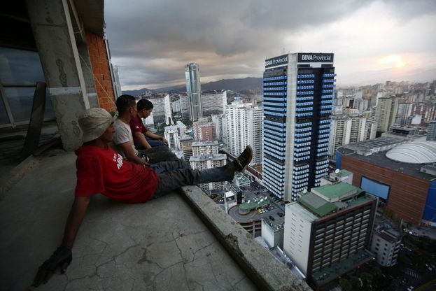 Caracas, la citt&agrave; nella citt&agrave;: baraccopoli nel grattacielo