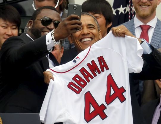 Da Obama a Renzi, il selfie conquista i politici