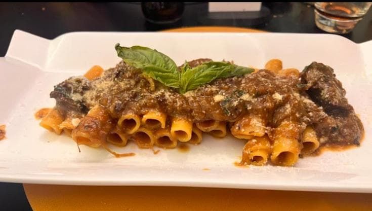Napoli, tra botteghe, pizze e pasticcerie rinasce il quartiere Sanità