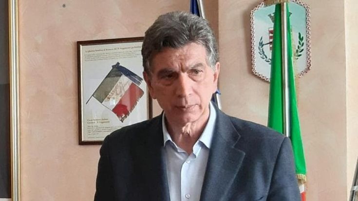 “Ti farei gavettoni di m...” All’ennesimo insulto, il sindaco di Barletta denuncia l’hater: “Ora basta”