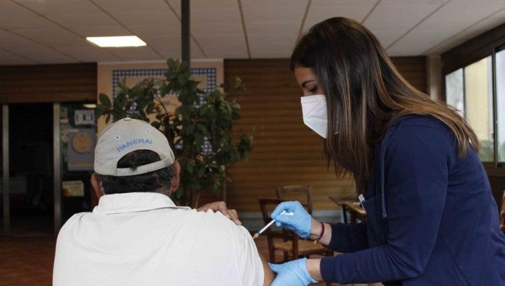 L'infermiera Serena e i 3 mila vaccini somministrati: "La mia lotta al Covid, quartiere per quartiere"
