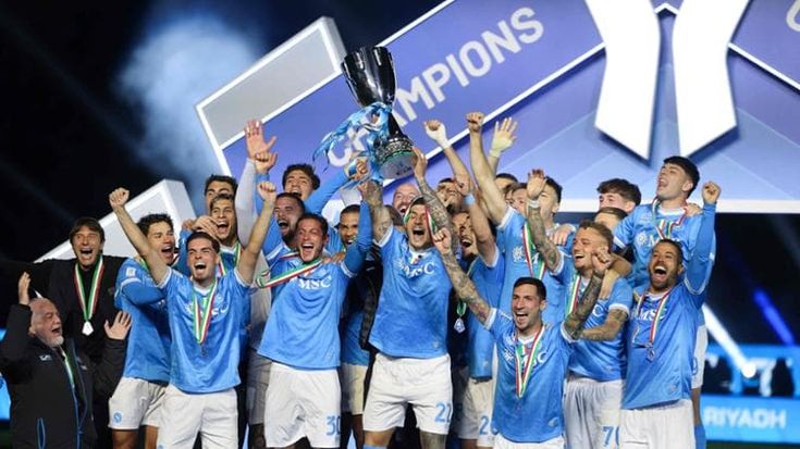 Il Napoli festeggia la Supercoppa “Ma la stagione non finisce qui...”