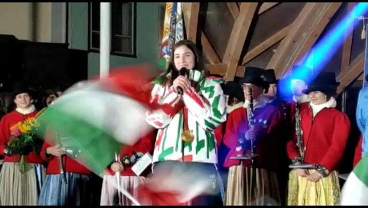 Pechino 2022, le lacrime di Stefania Constantini, oro nel curling, all'inno nazionale a Cortina