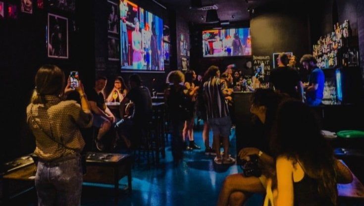 Bari, i bagni parlano e i lampadari sono casse: al Fix It in town la club culture trova casa. "Ogni sera musica e accoglienza"
