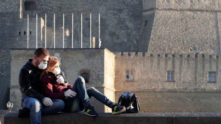 Coronavirus, il sesso è pericoloso? Risponde l’infettivologo
