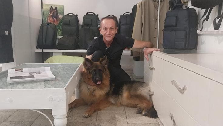 Bari, dopo Yuma arriva un altro pastore tedesco nello storico negozio a Picone: “I clienti lo amano”