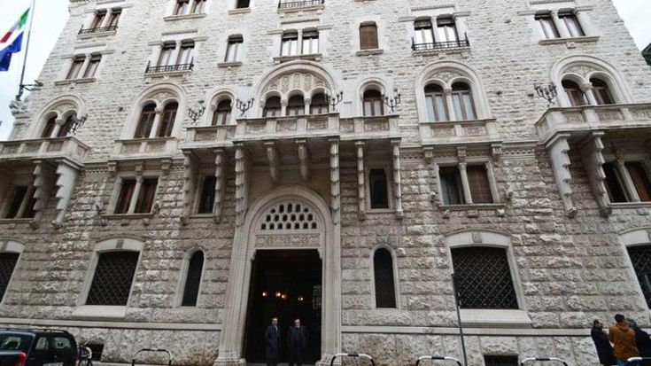 Aqp, intesa bipartisan per salvare l’ente pubblico: tra Fitto ed Emiliano scoppia la pace dell’acqua