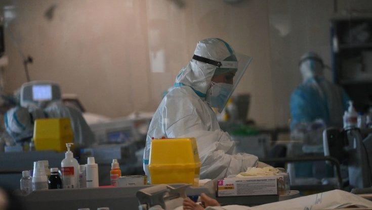 Prato, morta a 56 anni la prof che aveva prenotato il vaccino troppo tardi