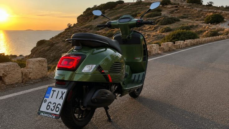 Vespa GTS Super, il test sulle tracce del mito da Atene a Capo Sunio