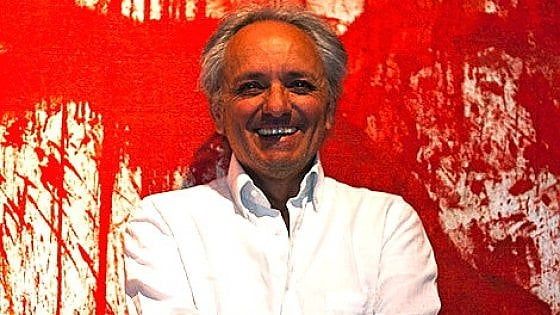 Addio a Carlo d'Angiò, l'abbraccio della città: "Artista senza confini". I funerali domani a Napoli