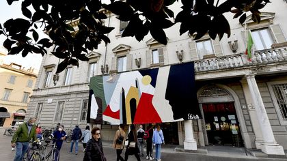 Parma, esposta sul palazzo della Provincia la grande tela per l'Afghanistan - foto 