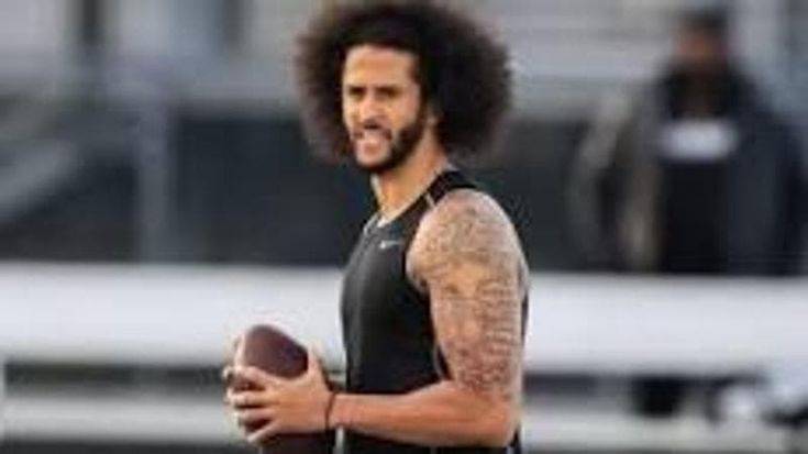 L’irriducibile Colin Kaepernick “chiama” la Nfl con una nuova esibizione timbrata Nike