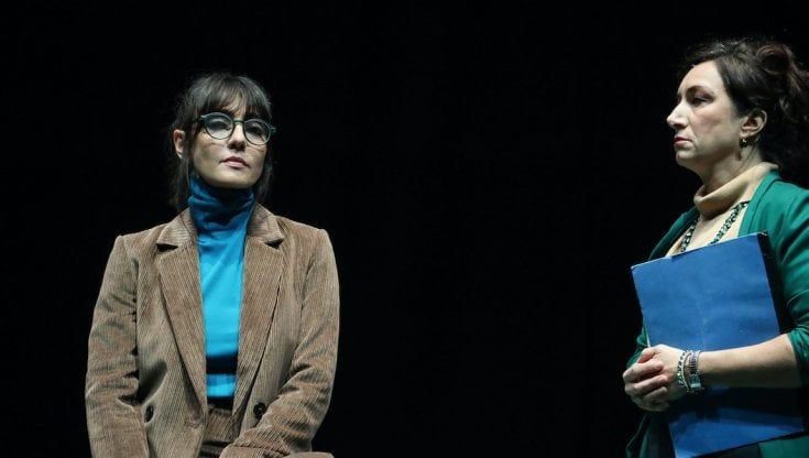 Ambra Angiolini: "Quella prof del Righi ha rasentato il bullismo. Così isoliamo i ragazzi"