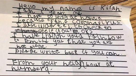 Coronavirus, a 5 anni scrive una lettera al vicino 93enne: "Spero tu stia bene". Storie di pandemia oltre internet 
