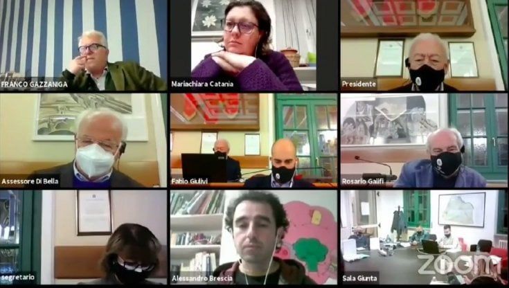 Venaria, il capogruppo della Lega in consiglio lascia il microfono aperto. "Questa putt... ha detto"