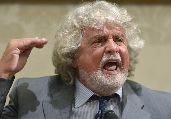 Immigrati, M5s nel caos. Grillo attacca, Assemblea senatori: "Emendamento resta"
