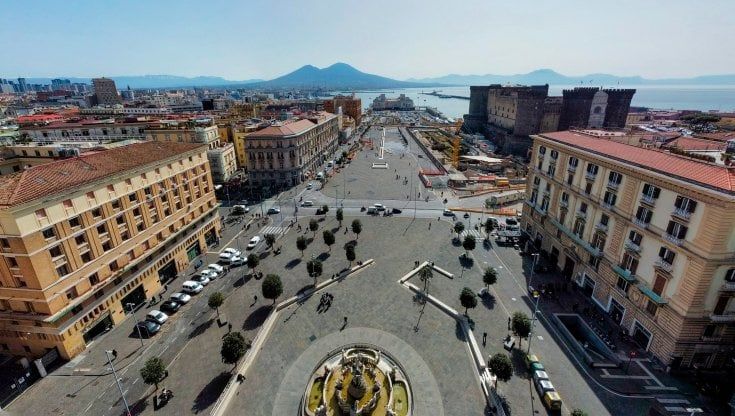  Piazza Municipio "libera" dopo 22 anni: maxiarea pedonale fino a via Acton