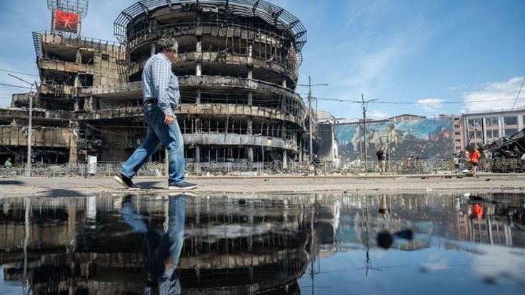 Putin agli Usa: “Evacuate i vostri, colpiremo le istituzioni di Kiev”