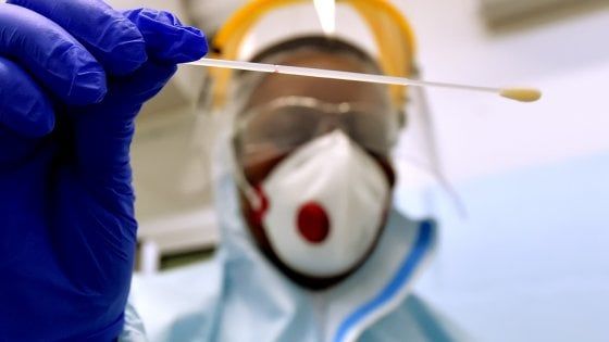 Si abbassa l'indice Rt: in Lombardia meno contagiati dal coronavirus