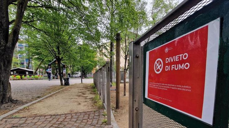 Milano, dall’1 gennaio divieto di fumo all’aperto con la distanza di sicurezza