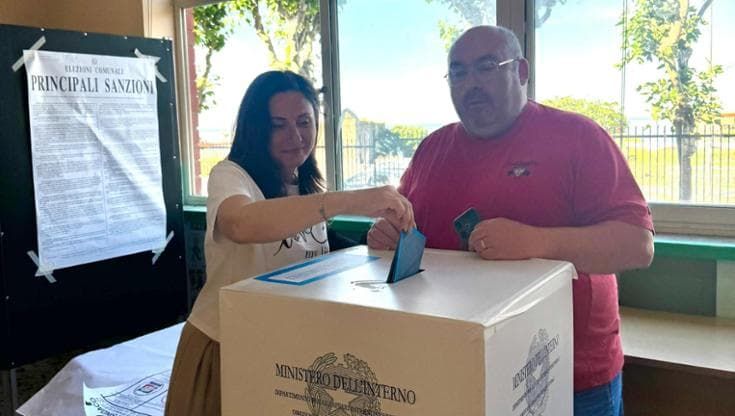 Comunali 2026, l’affluenza nelle città del Napoletano: alle ore 12 oltre il 16%. Exploit Pompei