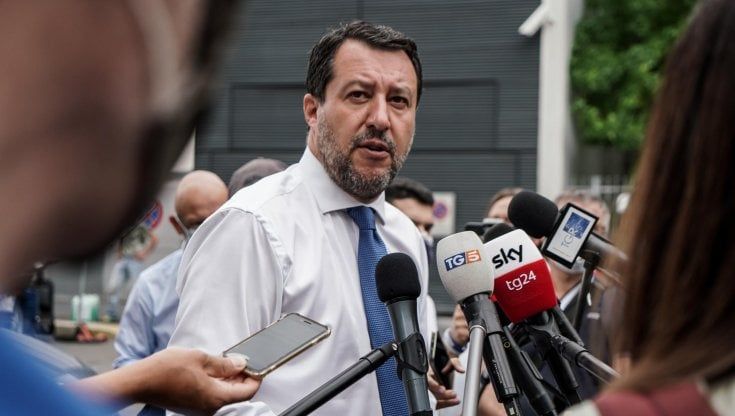 Lega spaccata, Salvini arranca: guerra per bande nel partito