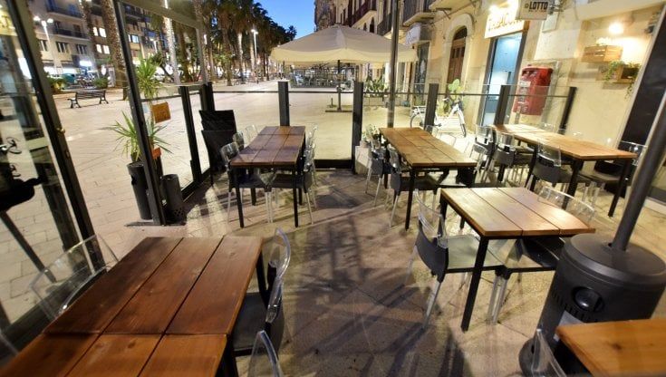 Negozi e ristoranti, la solidarietà corre sui social: a Torre a Mare (Bari) gruppi WhatsApp e Facebook per i locali