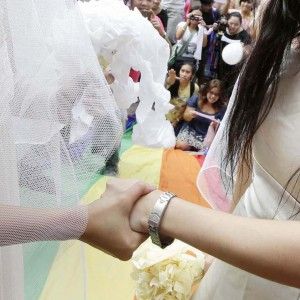 Figlio di due madri, il Comune decide: lo iscriver&agrave; nei registri anagrafici