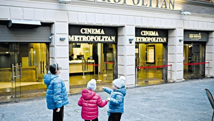 Napoli, il Metropolitan non sarà solo cinema: “Hub culturale, padel e museo dell’auto”