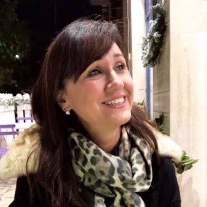 Linda Finocchiaro, con bende  e cerotti dall'Etna a 33 Paesi nel mondo