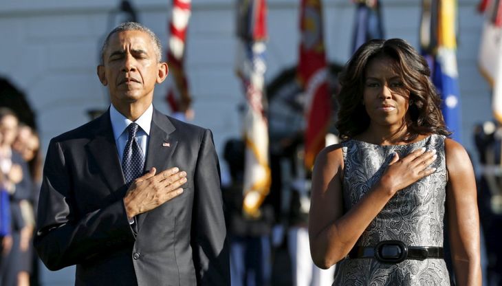 11/9, un minuto di silenzio alla Casa Bianca: Obama e Michelle aprono le commemorazioni