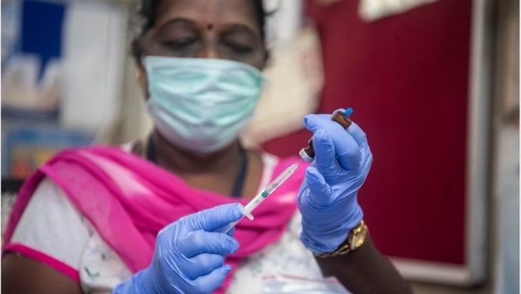Covid, nasce il vaccino indiano: produce più anticorpi di quelli a mRNA 