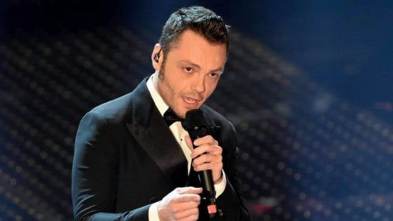 Tiziano Ferro: "Ho subito bullismo antigay anche da colleghi". Fedez: "Mi spiace per quella canzone"