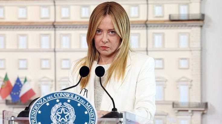 Meloni si dissocia da video di Vannacci ma aggiunge: sinistra faccia lo stesso da chi alimenta odio