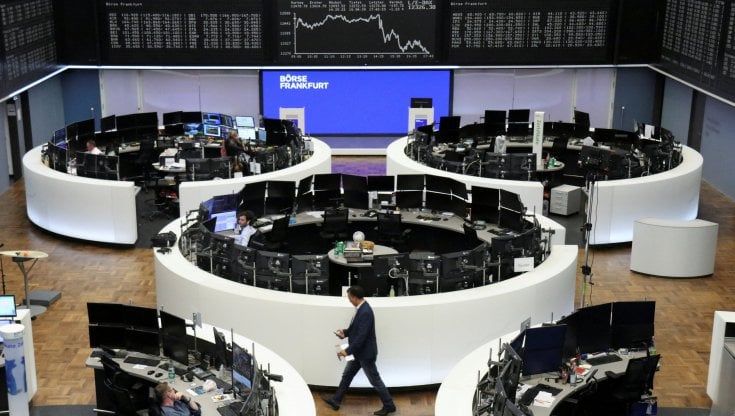 Le Borse oggi, 11 ottobre. Lo spettro della recessione abbatte i mercati: Milano perde lo 0,8%