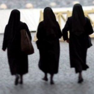 Busto, abusi sessuali sulla giovane poi morta suicida. I pm: "Condannate suor Maria Angela"