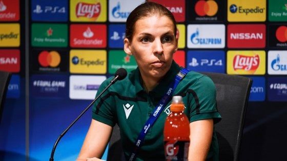 Liverpool-Chelsea, Supercoppa con arbitro donna. Frappart: "Non ho paura di sbagliare"