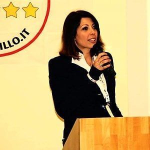 Roma, l'addio della consigliera 5S Alisia Mariani: "Vado in Olanda, lo faccio per mio figlio"