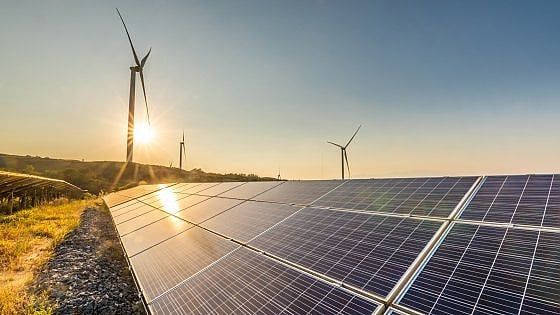 Il Covid spinge l'utilizzo delle fonti rinnovabili e ha tagliato del 12% la domanda di energia elettrica