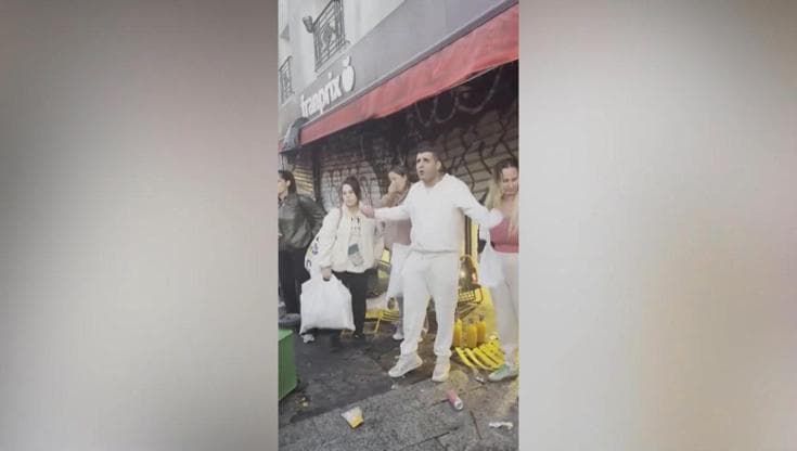 Scontri a Parigi, la rabbia di un negoziante: "Vergogna avete distrutto tutto quello che avevamo"