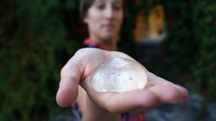 "Ooho", la bolla d'acqua: una membrana commestibile &egrave; la bottiglia del futuro