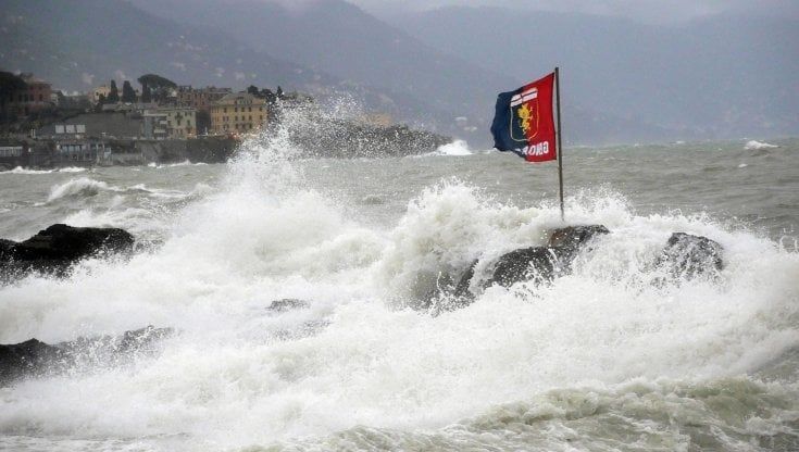 Un esposto dei vecchi ultrà della Sampdoria fa rimuovere la bandiera del Genoa dallo scoglio su cui si trovava dal 1974