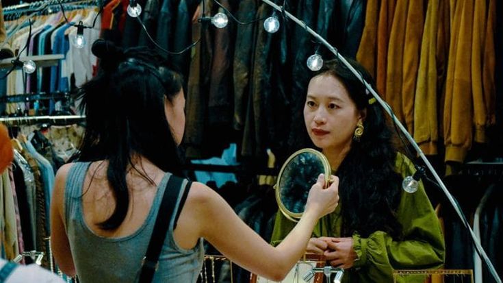 Cosa fare a Milano oggi 22 marzo: “La Maria Brasca” sui Navigli e il mondo vintage da East Market